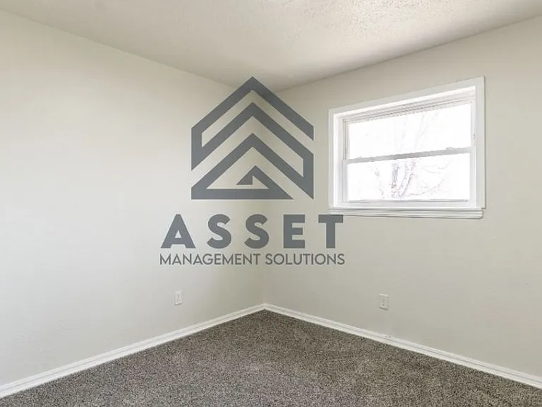 1216 McGregor Dr — Photo 14