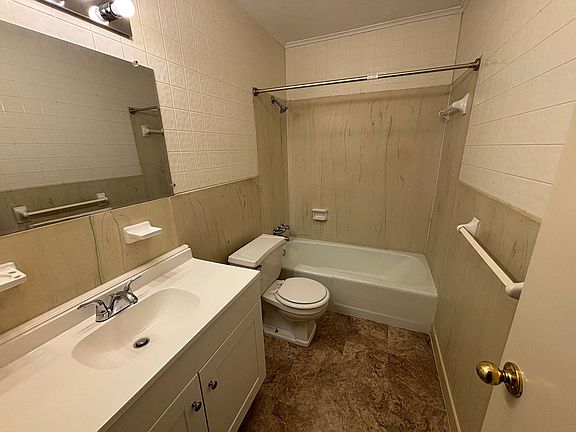 5th image of 1815 S Erie Ave APT 1-4