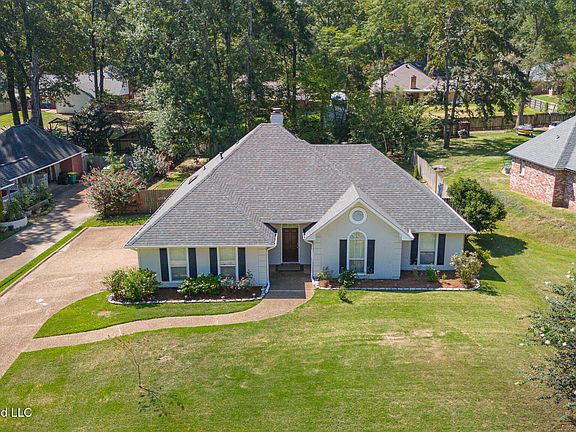 2nd image of 313 Autumn Crest Dr