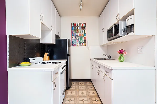 Sold by RES New York | media 32