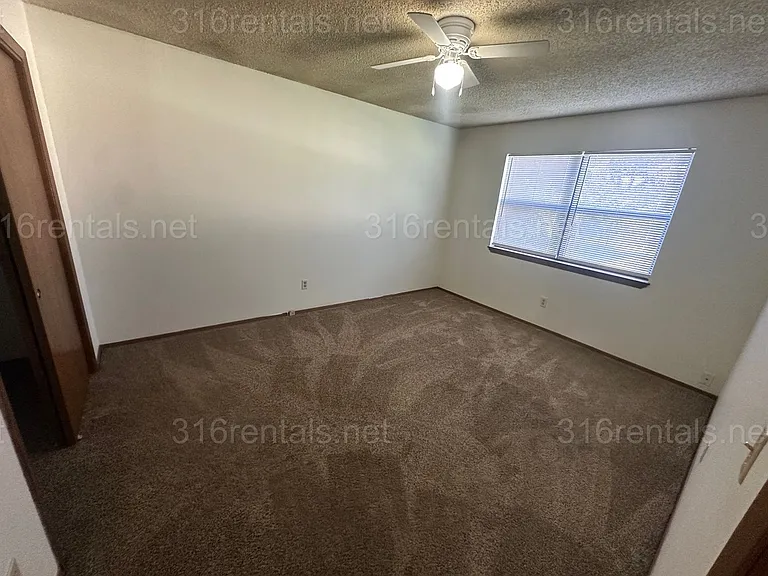 359 E Marion Ct — Photo 10