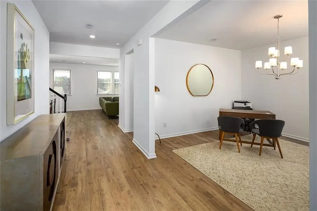4 bed, 2.5 bath, 2486 sqft, $2,795 — Photo 2