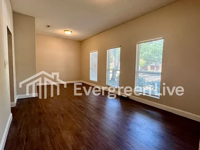4 bed, 2.0 bath, 1615 sqft, $1,545 — Photo 3