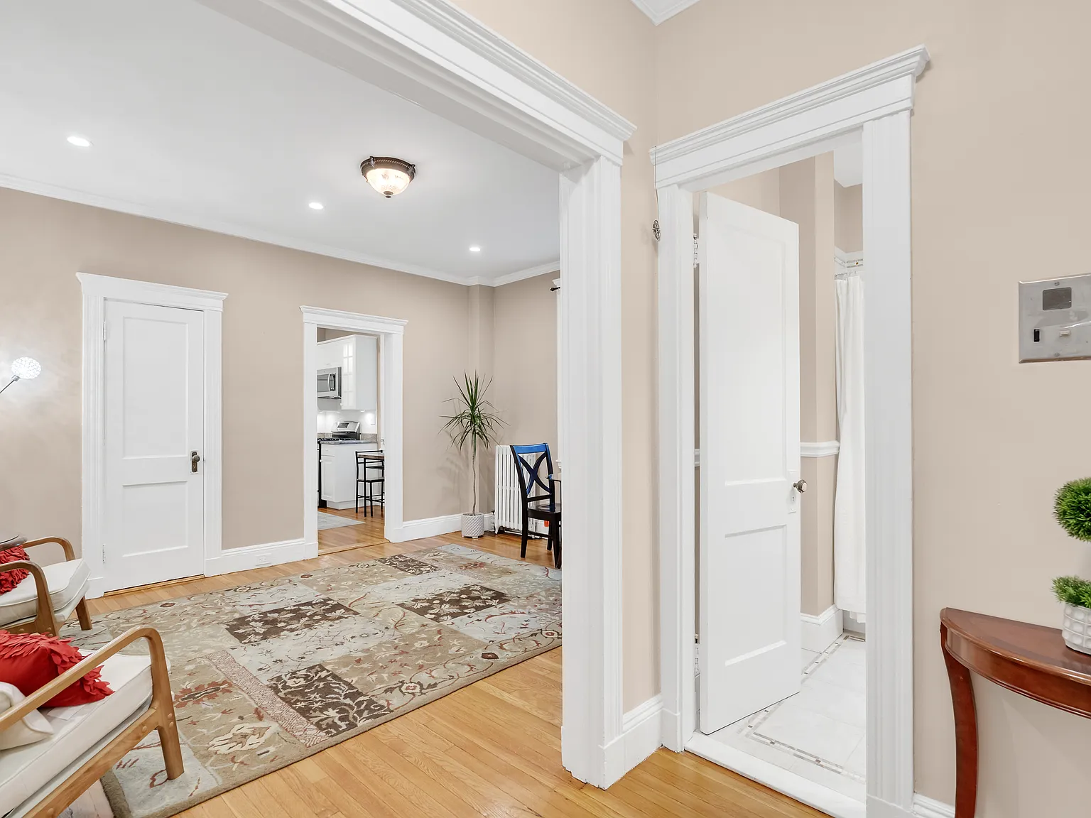 1 bed, 557 sqft, $2,700 — Photo 3