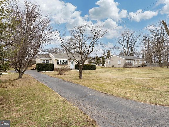 3rd image of 162 N Reed Rd