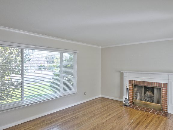 5th image of 98 Lowell St