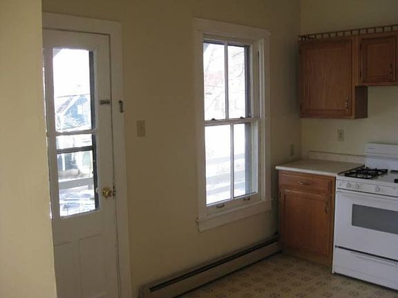 3rd image of 125 Church St APT 5