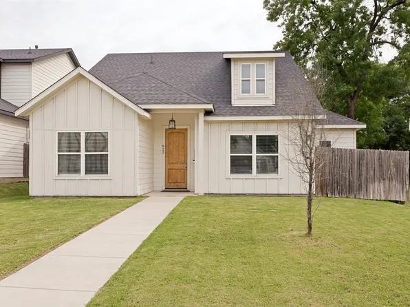 825 E Powell Ave, Fort Worth, TX 76104