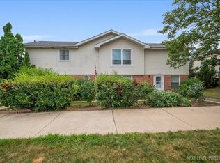 306 Peppertree Ln, Aurora, IL 60504