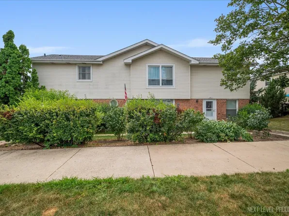 306 Peppertree Ln, Aurora, IL 60504