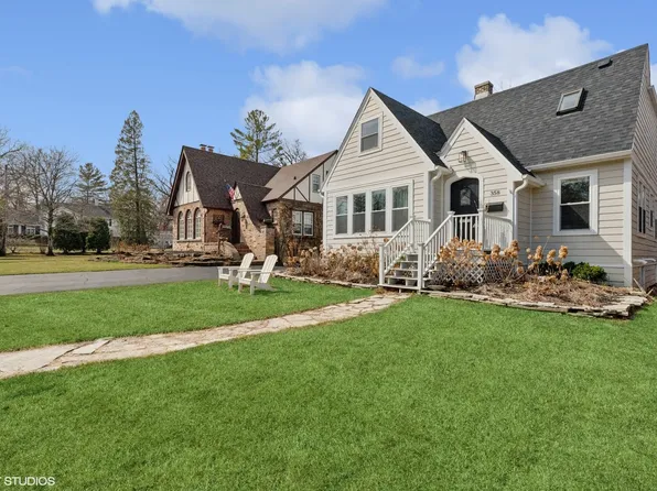 358 Foss Ct, Lake Bluff, IL 60044