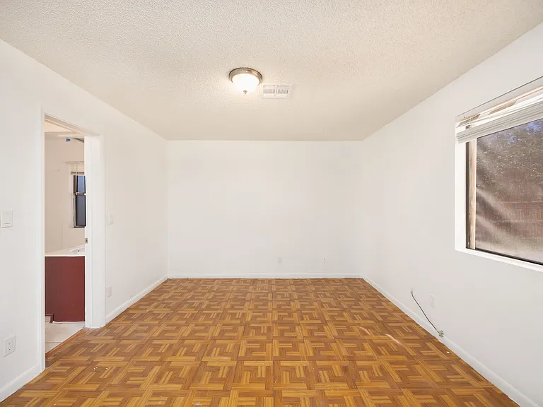 7351 W Oregon Ave — Photo 7