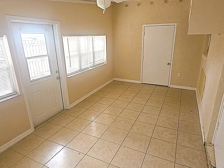 8300 Agress Ave — Photo 20