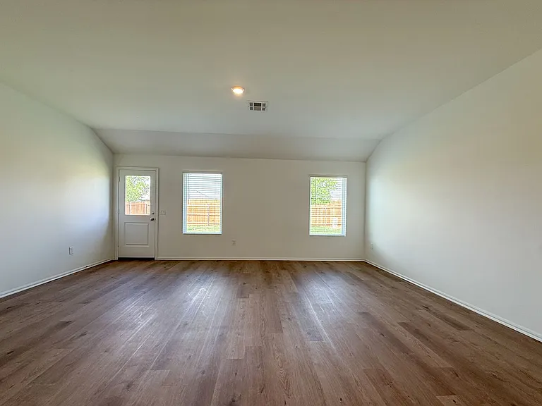 16301 Harvester Dr — Photo 11