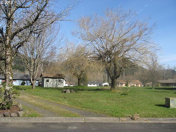 2nd image of 203 Farwest St