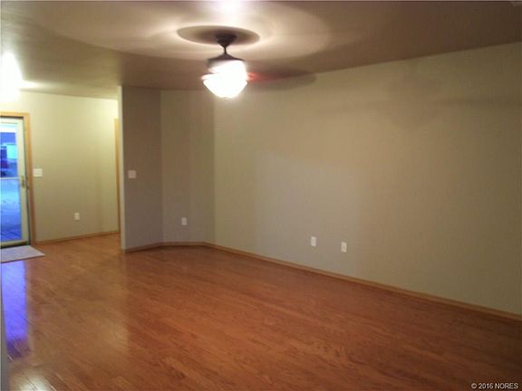 3rd image of 1113 W 21st St