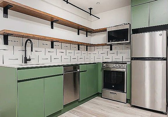 3rd image of 1510 Gates Ave #606