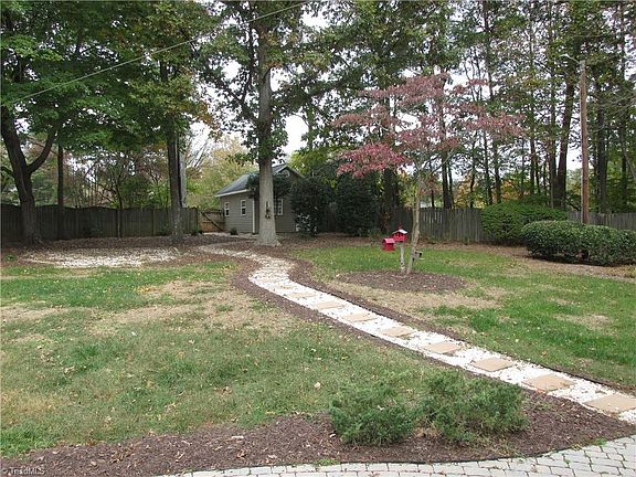 3rd image of 6235 Selwyck Ln