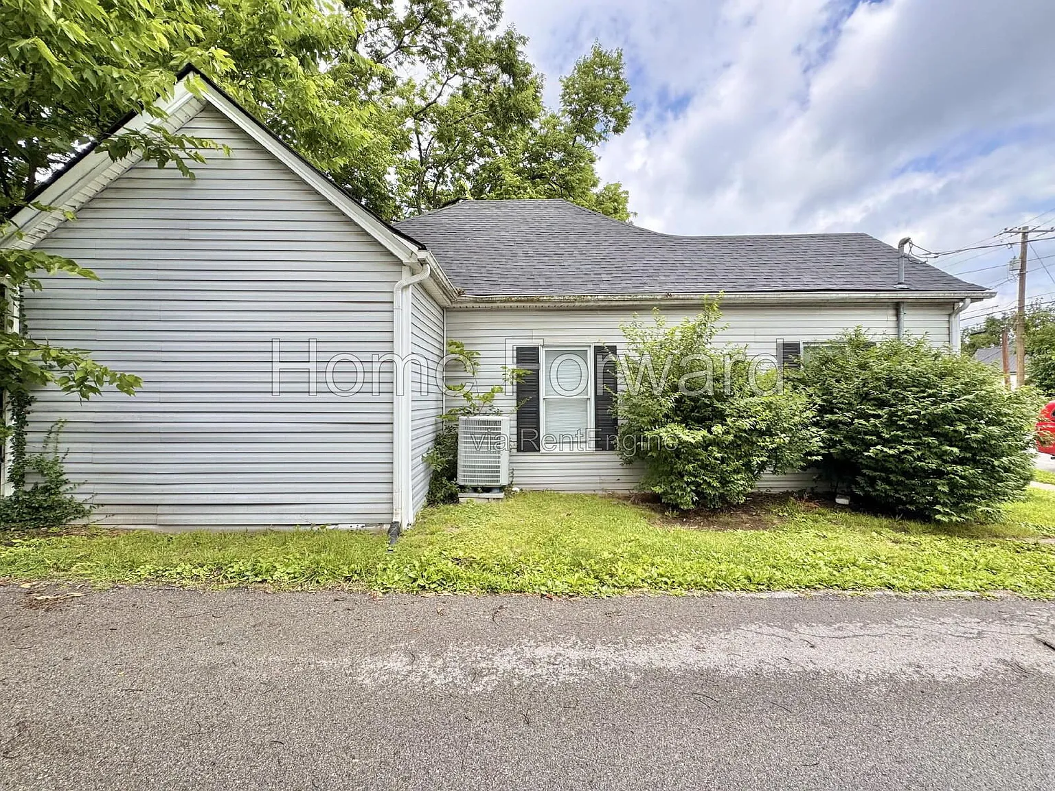 3 bed, 1.0 bath, 1253 sqft, $1,275 — Photo 2