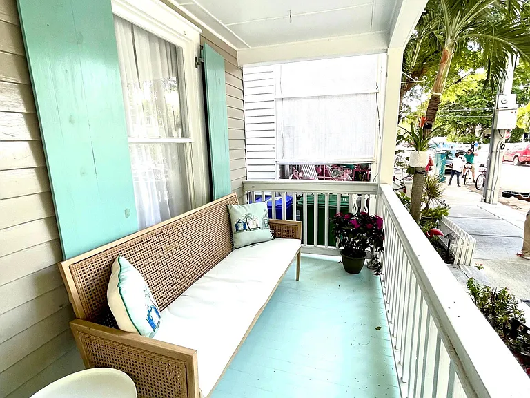 525 Elizabeth St — Photo 11