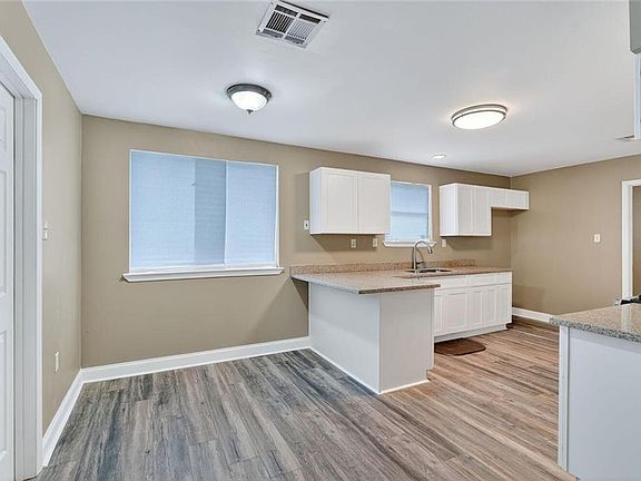 5th image of 4912 Corinne St