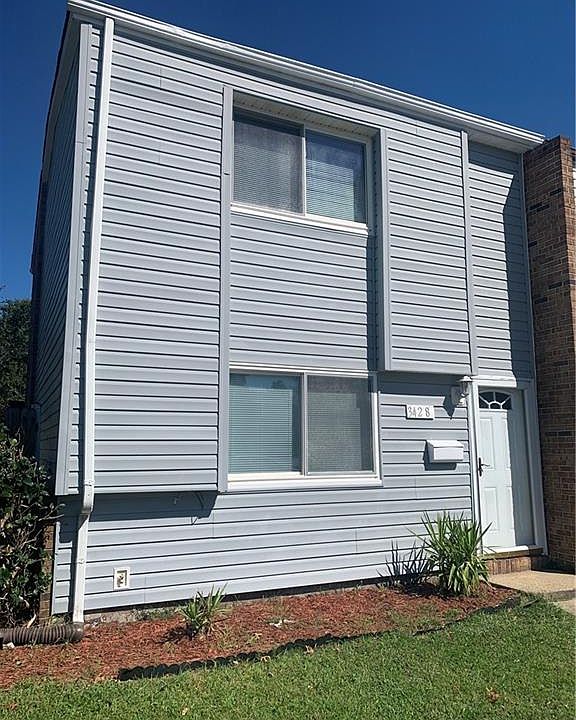 End Unit Exterior Front