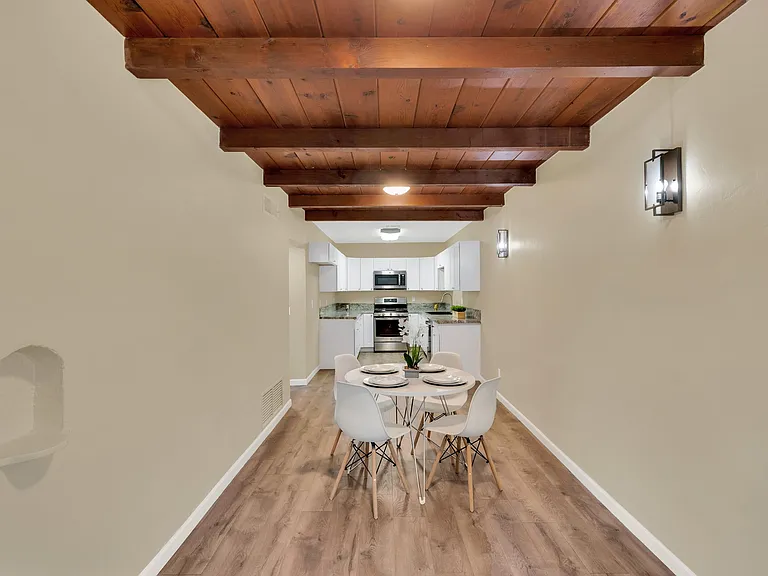 2217 E Silver St — Photo 10