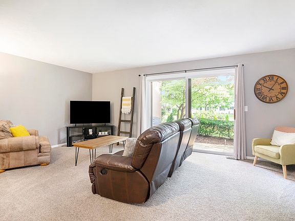 3rd image of 287 Chatham Ave