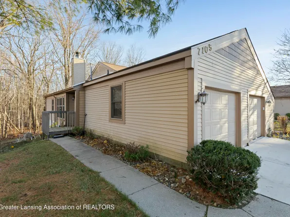 7105 Medallion Dr, Lansing, MI 48917