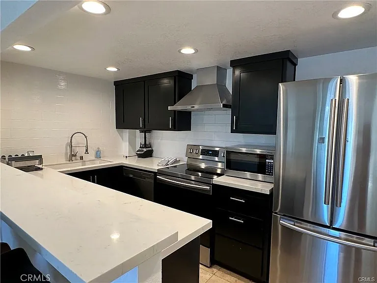 22867 Cove View St #B — Photo 3
