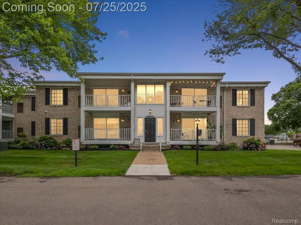 36080 Ann Arbor Trl, Livonia, MI 48150