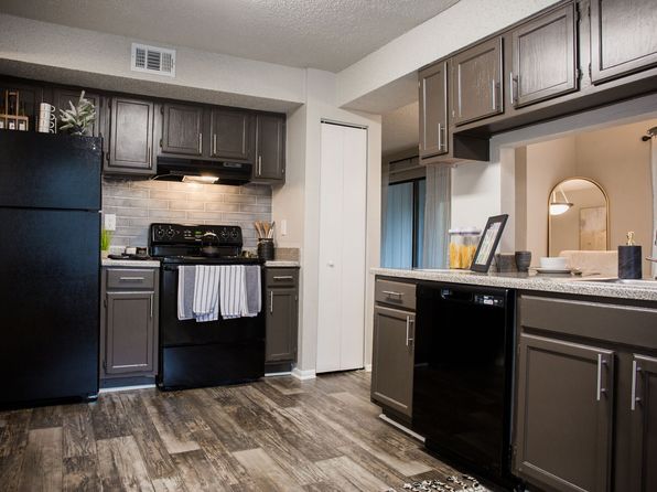 1 Seasons Pkwy #1424