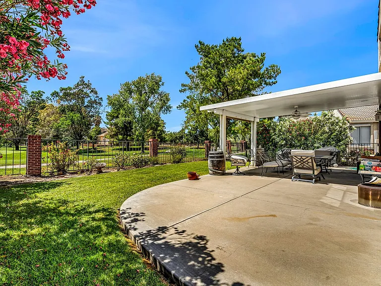 2451 Cherry Hills Dr — Photo 37