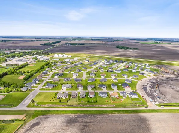 501 Prairie Pkwy, Kindred, ND 58051