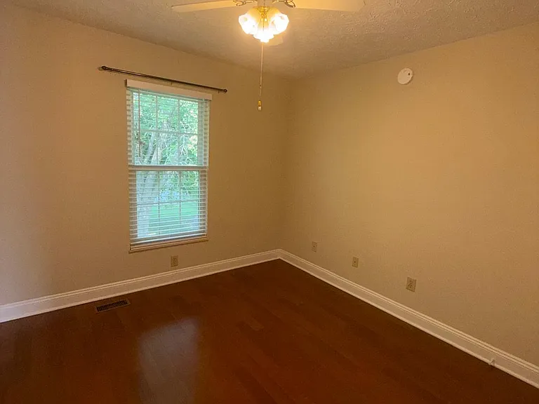 7574 Allenwood Ct — Photo 6