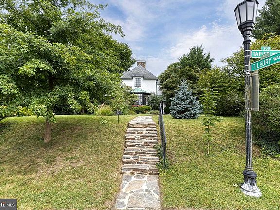3rd image of 304 Taplow Rd