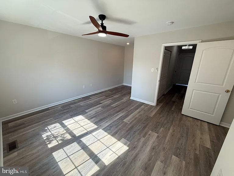 135 S Charlotte St — Photo 9