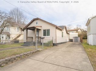 934 Meadow Dr, South Charleston, WV 25309