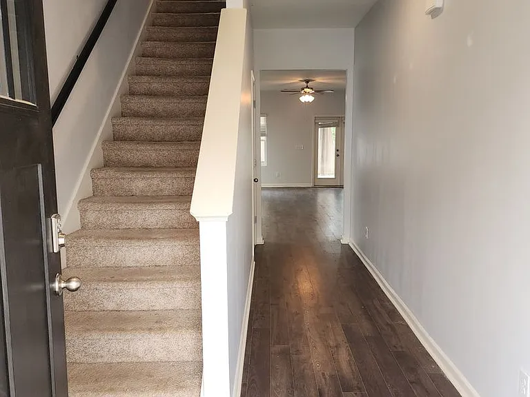 216 Chelsea Park Rd — Photo 2