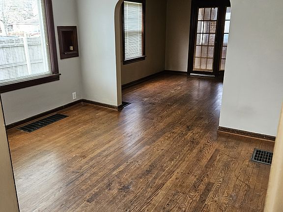 5th image of 1637 Lawrence Ave #1