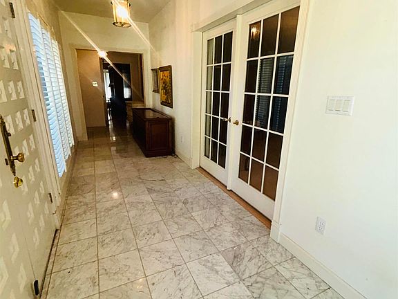 5th image of 205 W Riverside Dr