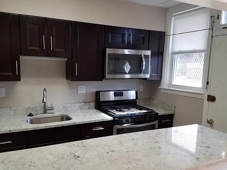 2415 Loyola Southway — Photo 3