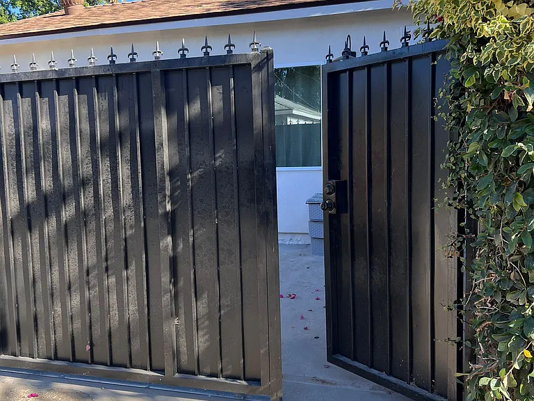 5957 Vanalden Ave — Photo 11