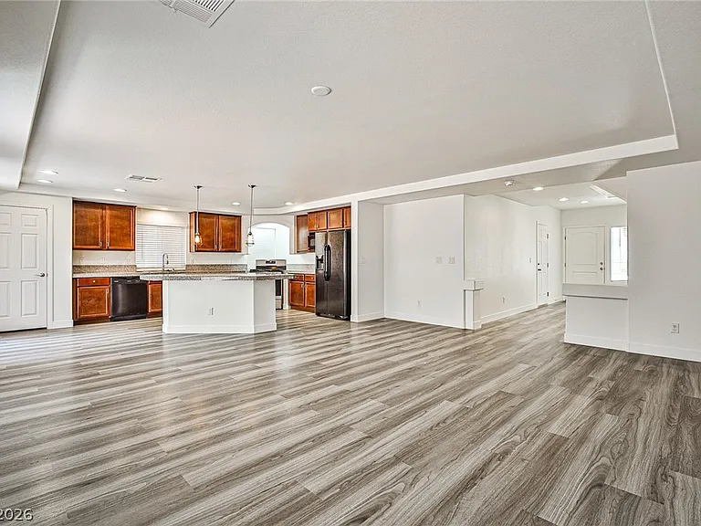 6744 Philharmonic Ave — Photo 3