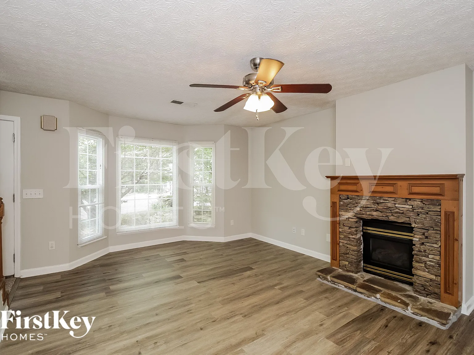 3 bed, 2.0 bath, 1408 sqft, $2,130 — Photo 3