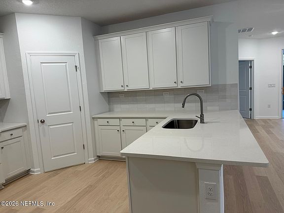 3rd image of 624 Farmfield Dr