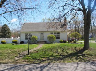 12 Valley View Rd, Hyde Park, NY 12538