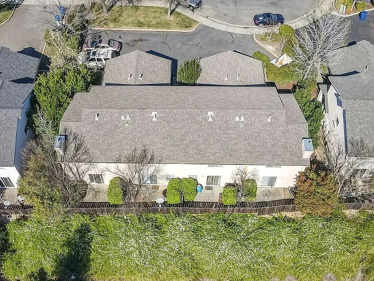 1425 Serrano Pl — Photo 17