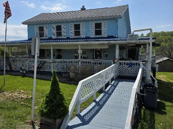 1061 Broadway St, Leisenring, PA 15455