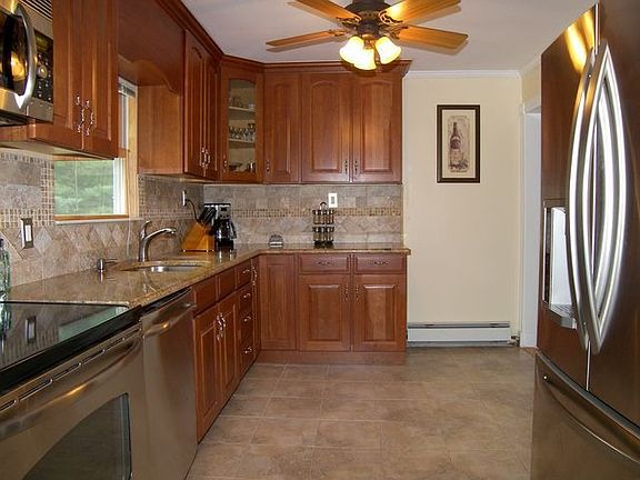 5th image of 2782 Quinlan St
